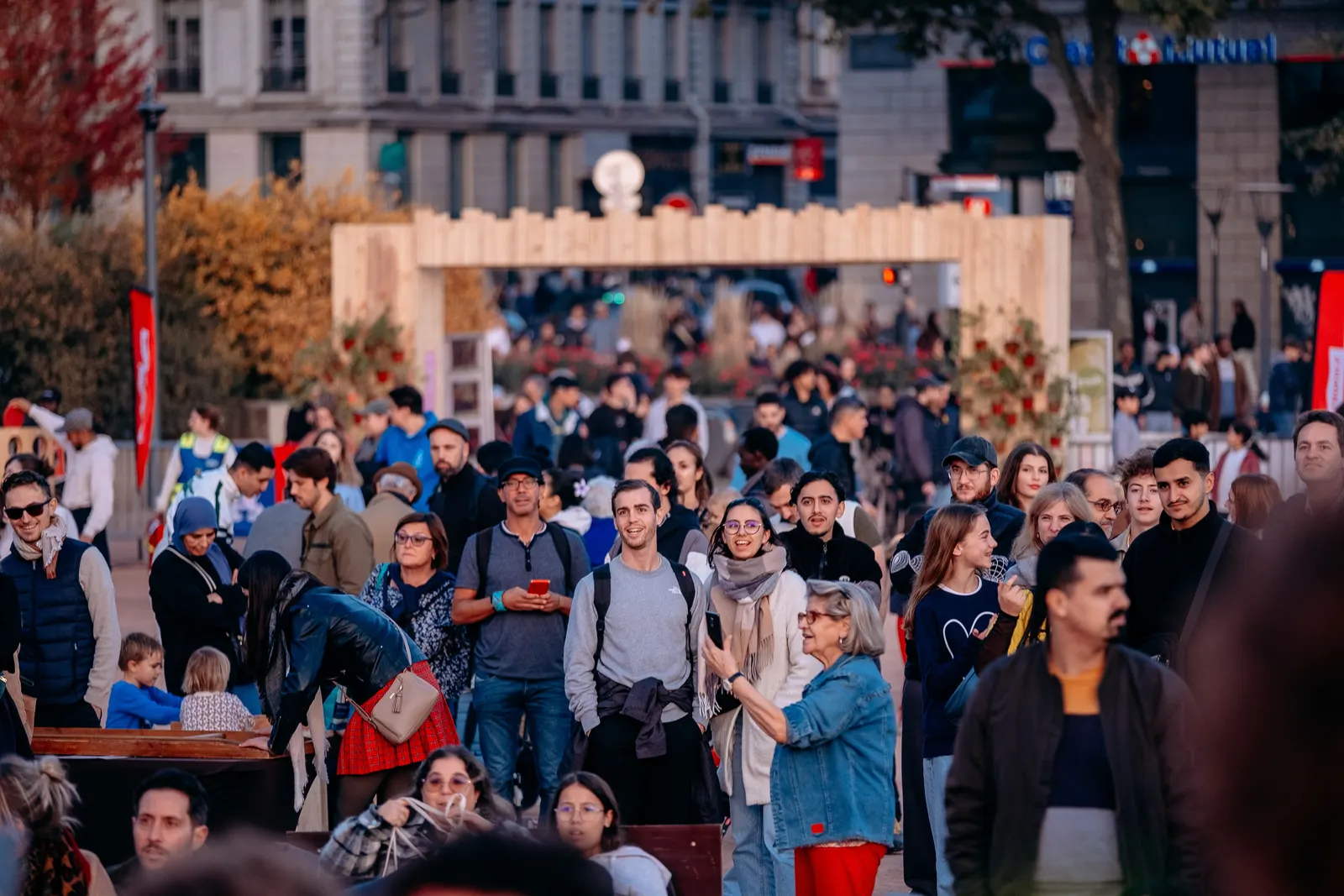 Le public du festival The Clean Project, place Bellecour à Lyon