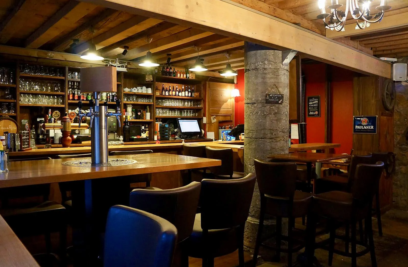 La salle de L’Alchimiste, restaurant-bar du Vieux-Lyon
