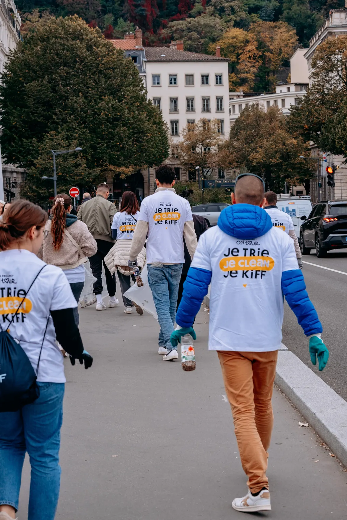Les collaborateurs JBN Events partent ramasser dans les rues de Lyon